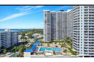 7601 E Treasure Dr 1523, North Bay Village