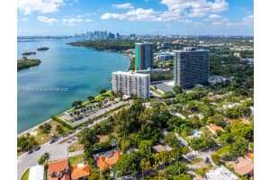 890 Ne 70th St, Miami