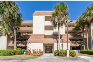 461 Ives Dairy Rd 402-2, Miami