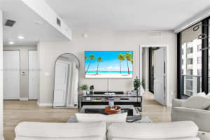 55 Sw 9th St 3601, Miami
