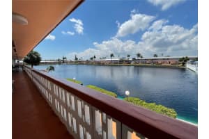 800 Sw 10th Ter 17t, Hallandale Beach
