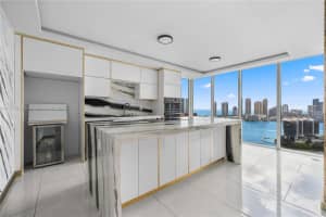 3370 Hidden Bay Dr 3311, Aventura