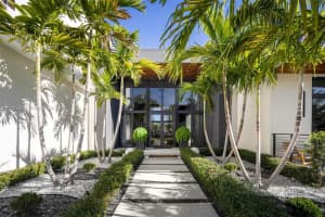 16649 N Botaniko Dr N, Weston