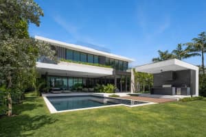 5515 Pine Tree Dr, Miami Beach