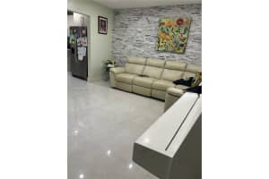 22 E 58th St, Hialeah