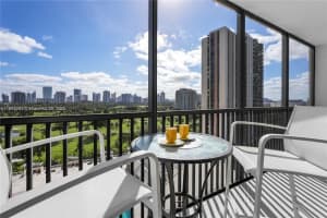 20301 W Country Club Dr 1226, Aventura