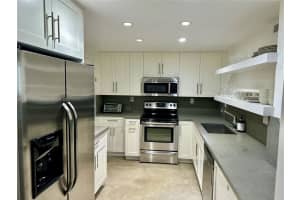 250 Galen Dr 25, Key Biscayne