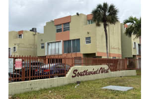 9390 W Flagler St 109a, Miami