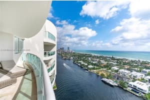 20201 E Country Club Dr 2806/07, Aventura
