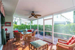 221 Waterside Dr 221, Hypoluxo