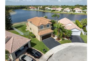 4242 Magnolia Ridge Dr, Weston