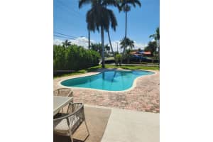 536 Hibiscus Dr, Hallandale Beach