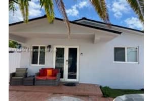 1012 E 20th St, Hialeah