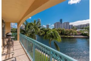 201 Golden Isles Dr 301, Hallandale Beach