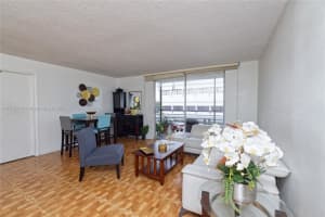 3195 Foxcroft Rd F302, Miramar