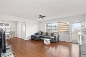 401 Golden Isles Dr 613, Hallandale Beach