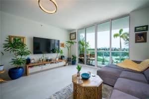 7900 Harbor Island Dr 611, North Bay Village