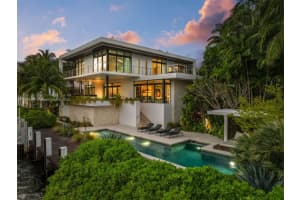 3832 Bayside Ct, Miami