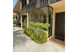 800 Ne 199th St 105d, Miami