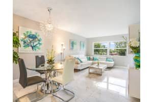 5121 W Oakland Park Blvd 205, Lauderdale Lakes