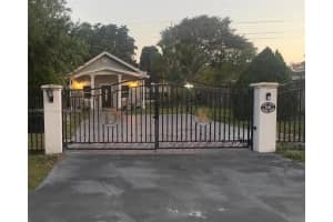 2218 Harding St, Hollywood