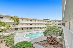 1895 Venice Park Dr 16b, North Miami