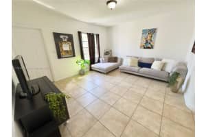 301 Nw 37th St, Miami