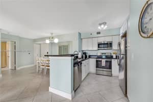 19501 E Country Club Dr 9503, Aventura