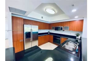 15051 Royal Oaks Ln 2002, North Miami