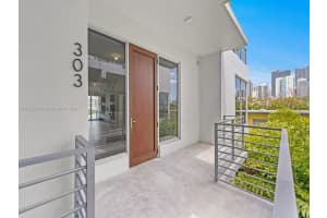 529 Sw 11th St 303, Miami
