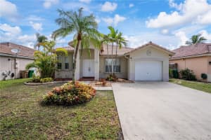 284 Royal Cove Way, Davie