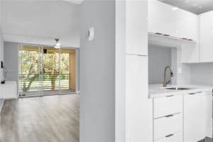 9460 Tangerine Pl 202, Davie