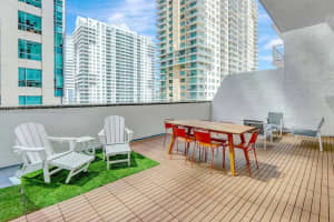 1200 Brickell Bay Dr 1404, Miami
