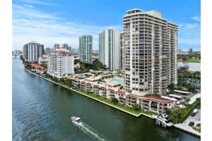 20191 E Country Club Dr Ts3, Aventura