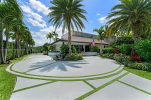 8820 Sw 104th St, Miami