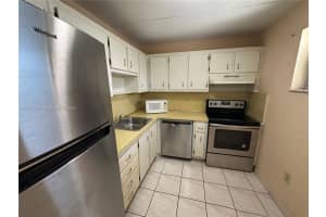 8250 Byron Ave 404, Miami Beach