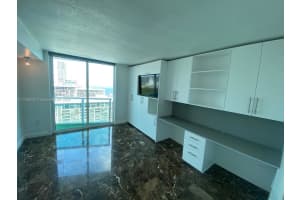2101 Brickell Ave 2705, Miami