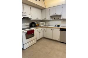 919 Hillcrest Dr 504, Hollywood