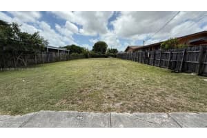 3046 Nw 27th St, Miami