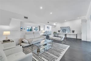 560 Nw 116th Ter, Miami