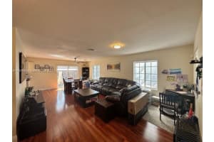 212 Ne 3rd St 12, Hallandale Beach