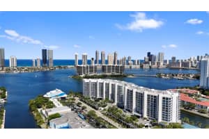 3250 Ne 188th St 203, Aventura