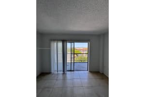 4174 Inverrary Dr 707, Lauderhill