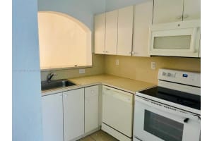 940 Ne 34th Ave 202, Homestead