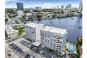 430 Golden Isles Dr 407, Hallandale Beach