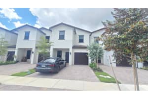 226 Sw 159th Ct 226, Pembroke Pines