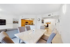 3255 Ne 184th St 12410, Aventura