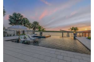 1194 N Peninsula Ave, New Smyrna Beach