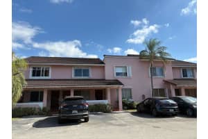 8039 Lake Dr 203, Doral