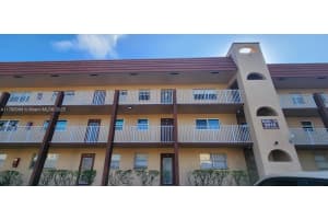 9010 Sunrise Lakes Blvd 304, Sunrise